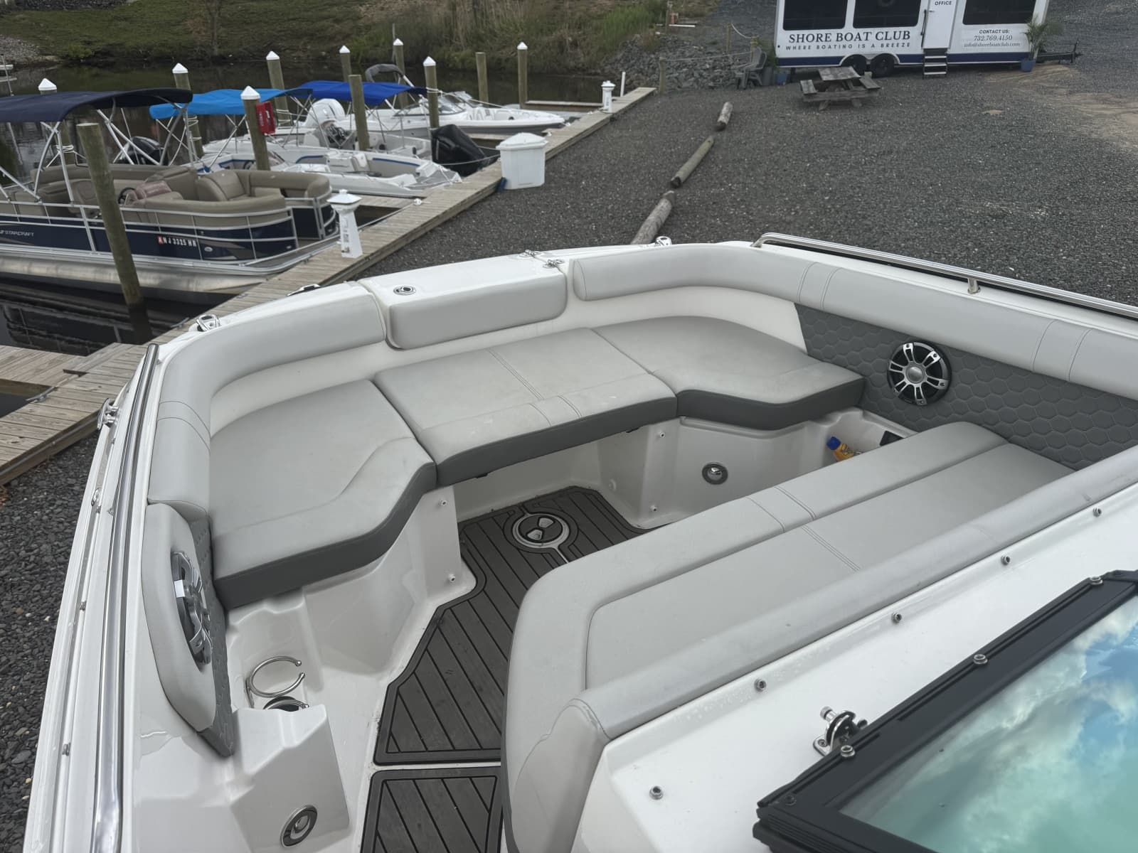 2024 Sea Ray SDX 250 Outboard - Photo 16