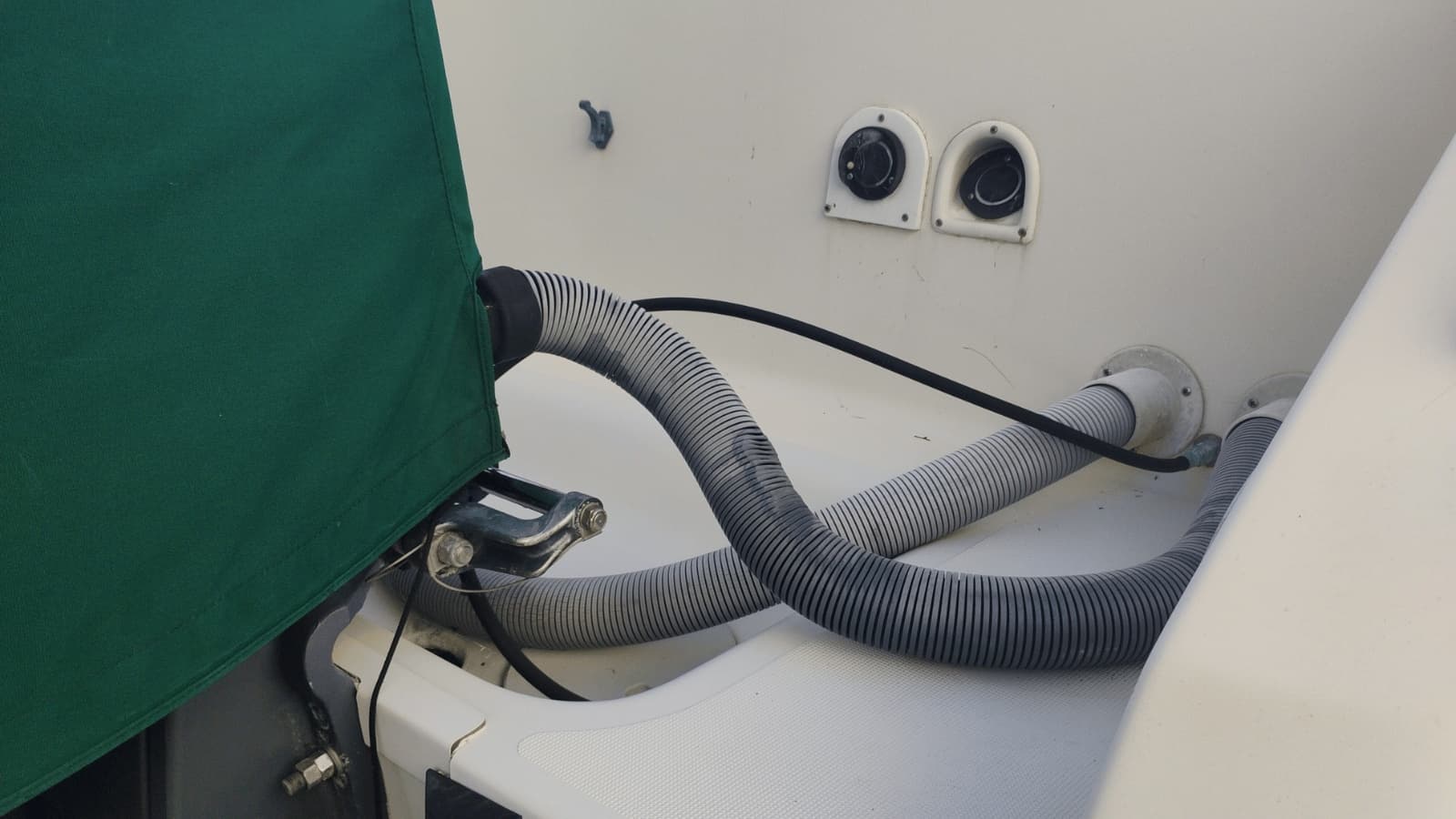 2001 Pursuit 2670 Cuddy Console - Photo 8