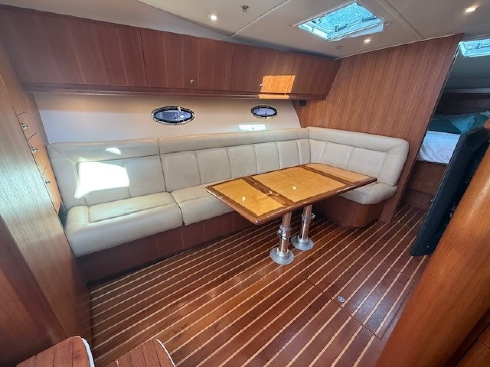 2007 Tiara Yachts 4200 Open - Photo 18