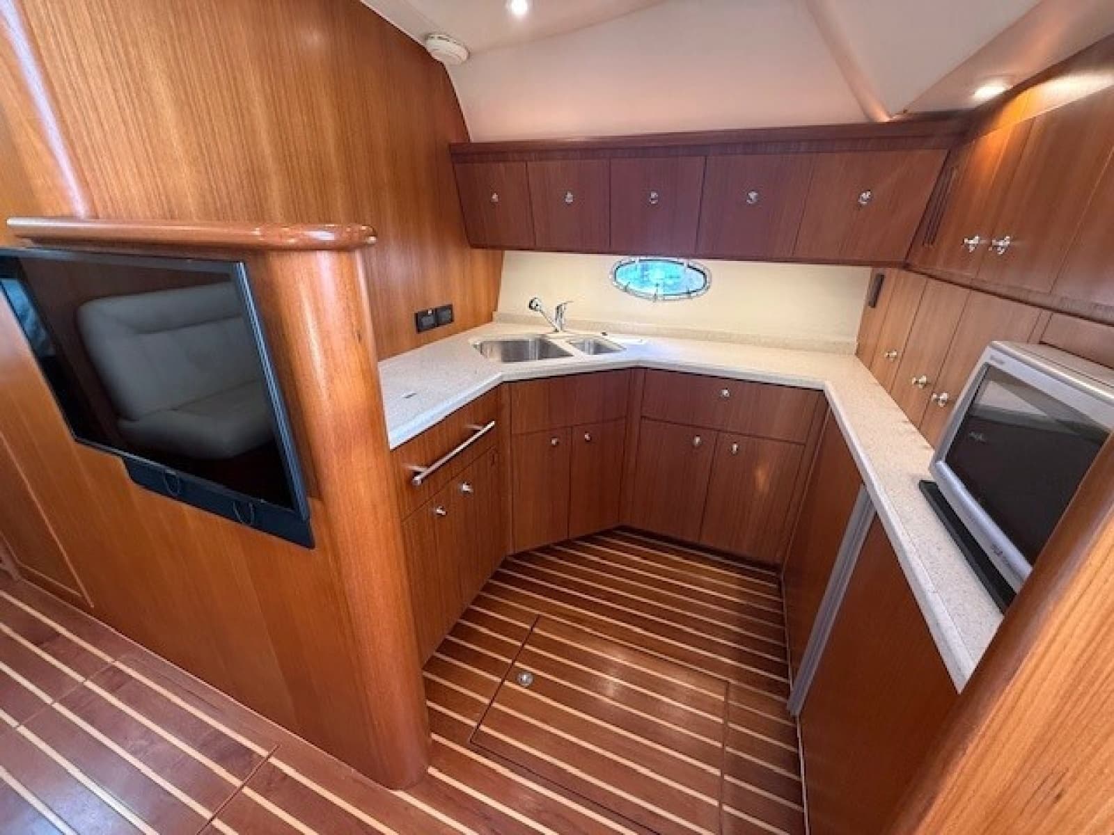 2007 Tiara Yachts 4200 Open - Photo 26