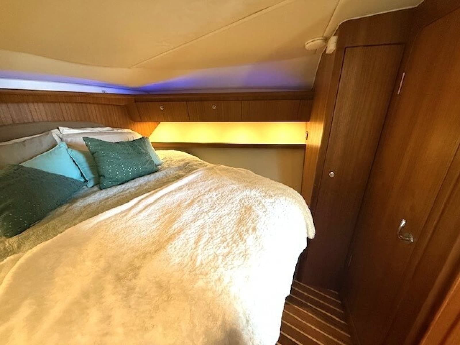 2007 Tiara Yachts 4200 Open - Photo 34