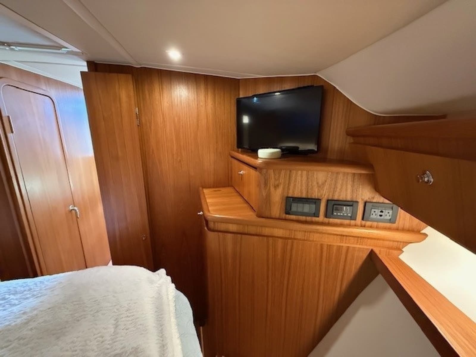 2007 Tiara Yachts 4200 Open - Photo 35