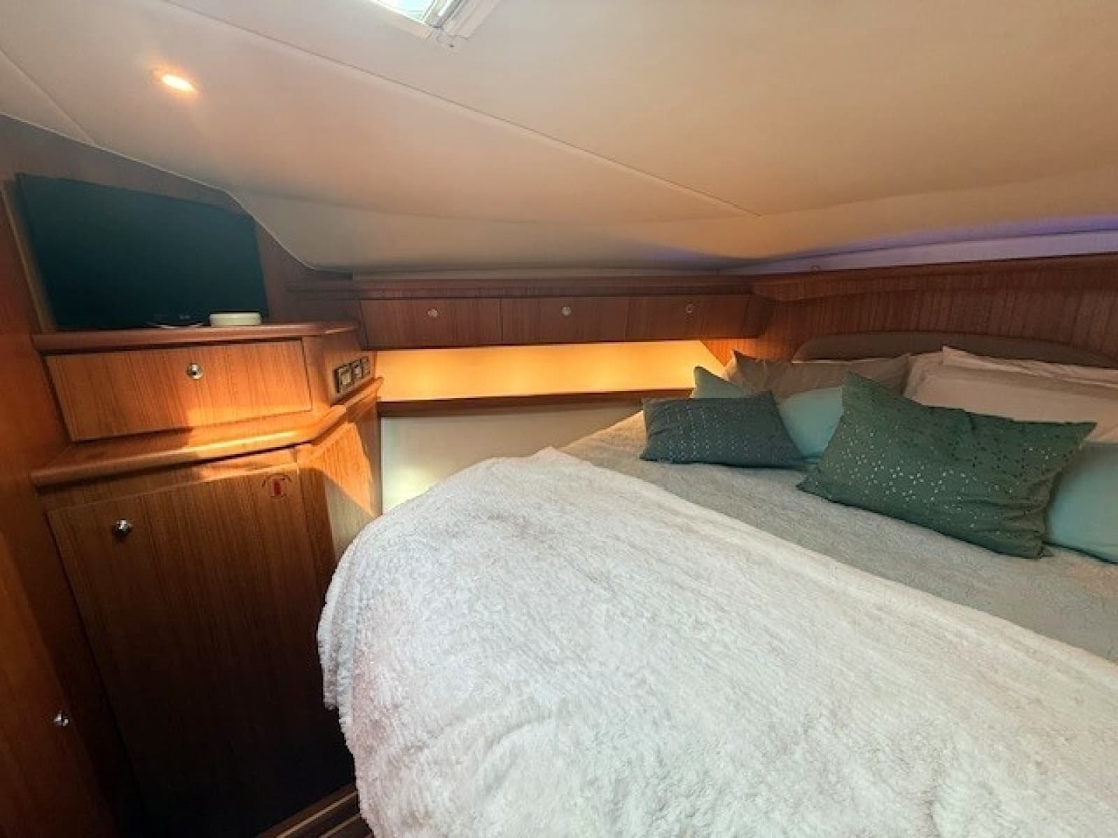 2007 Tiara Yachts 4200 Open - Photo 32