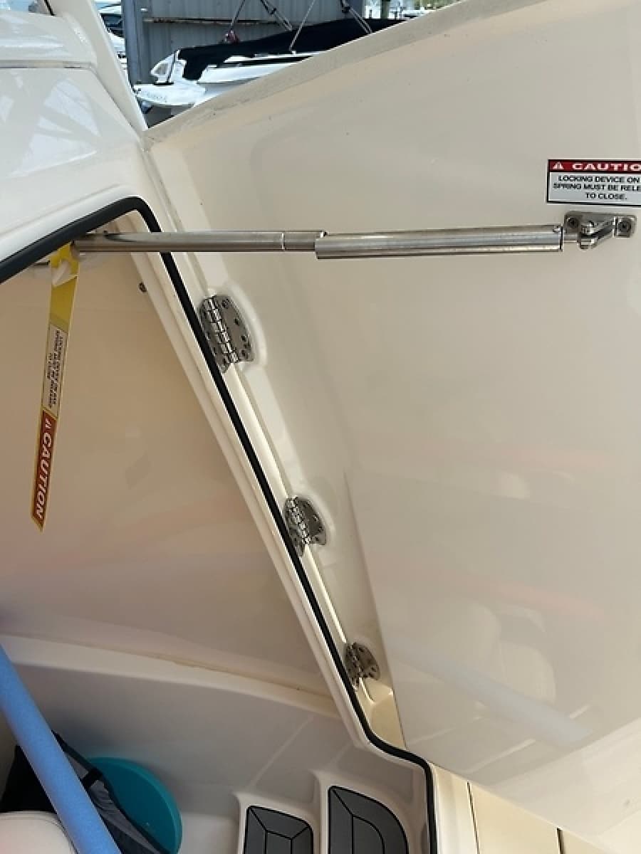 2022 Cobia 262 - Photo 18