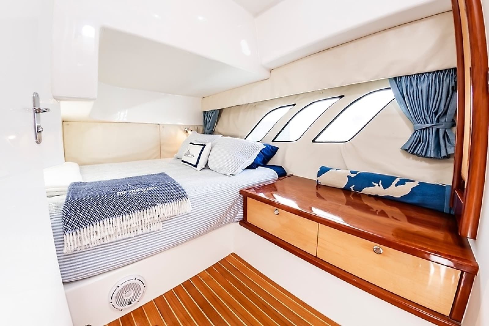 2010 Intrepid 475 Sport Yacht - Photo 40