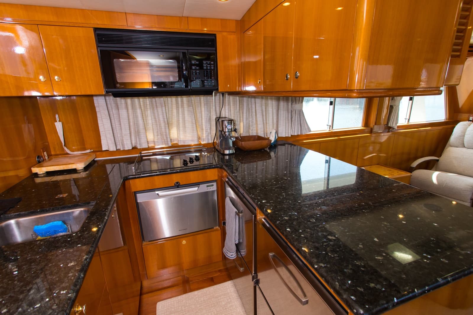 2003 Jefferson 57 Pilothouse - Photo 51