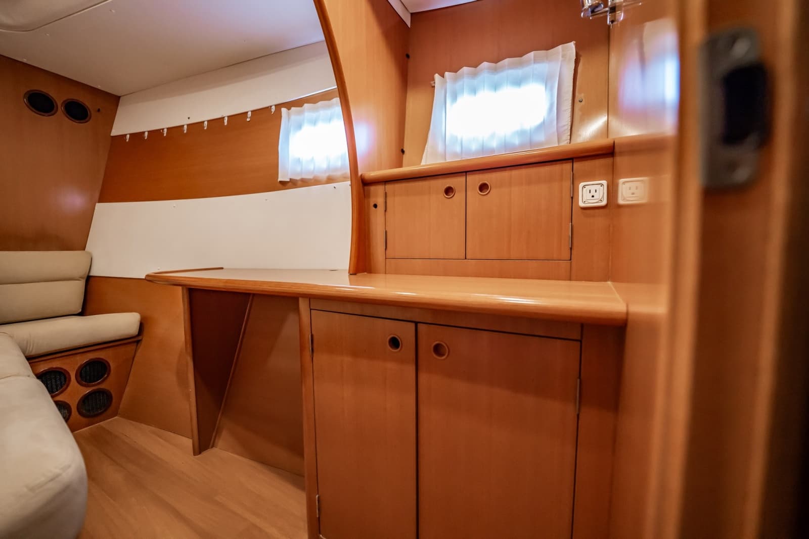 2005 Lagoon Power 43 - Photo 41