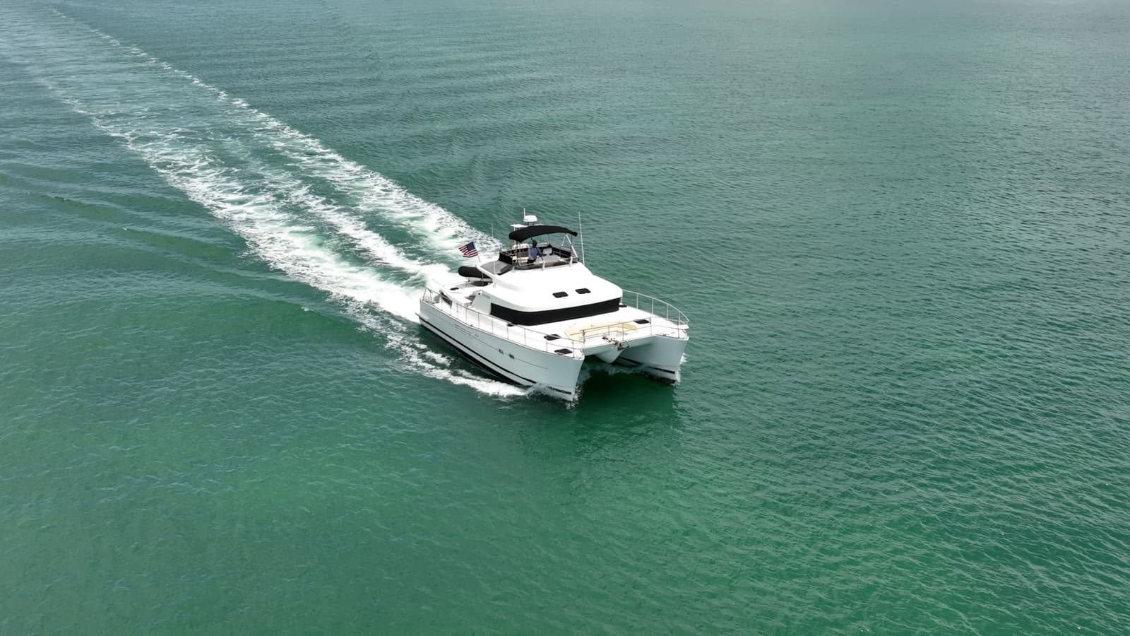 2005 Lagoon Power 43 - Photo 2