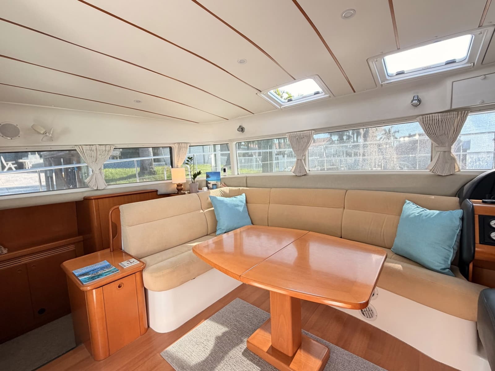2005 Lagoon Power 43 - Photo 23