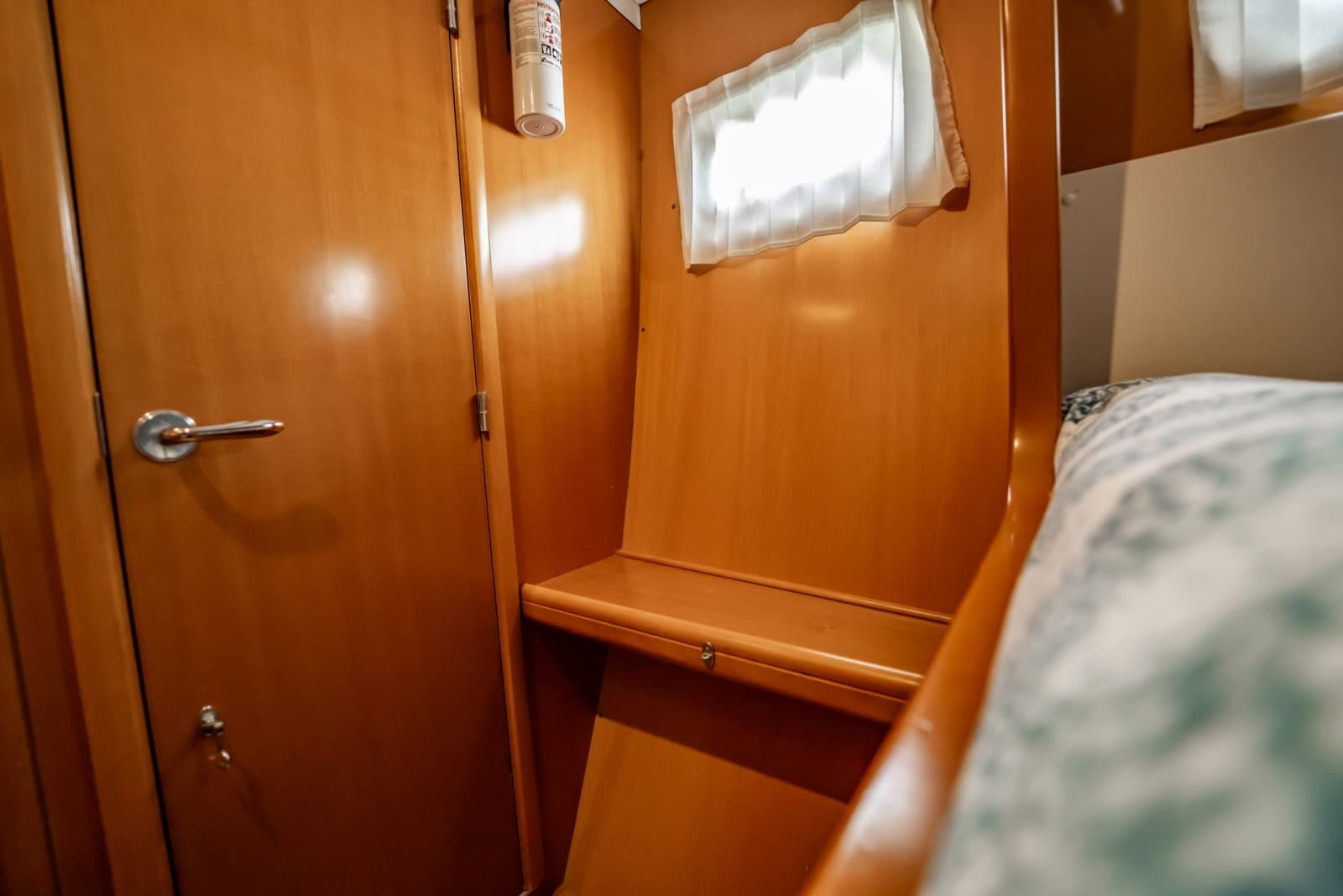 2005 Lagoon Power 43 - Photo 38