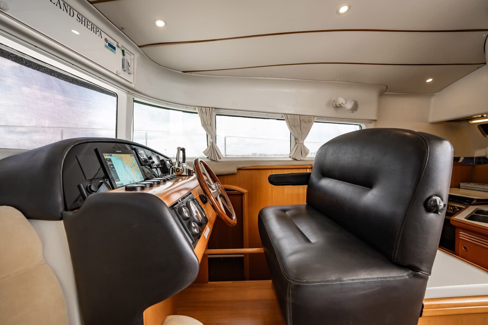 2005 Lagoon Power 43 - Photo 25