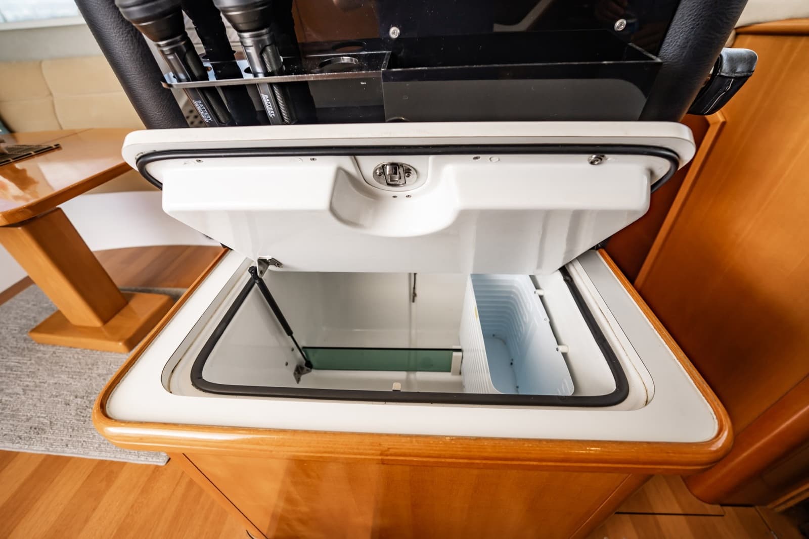 2005 Lagoon Power 43 - Photo 30