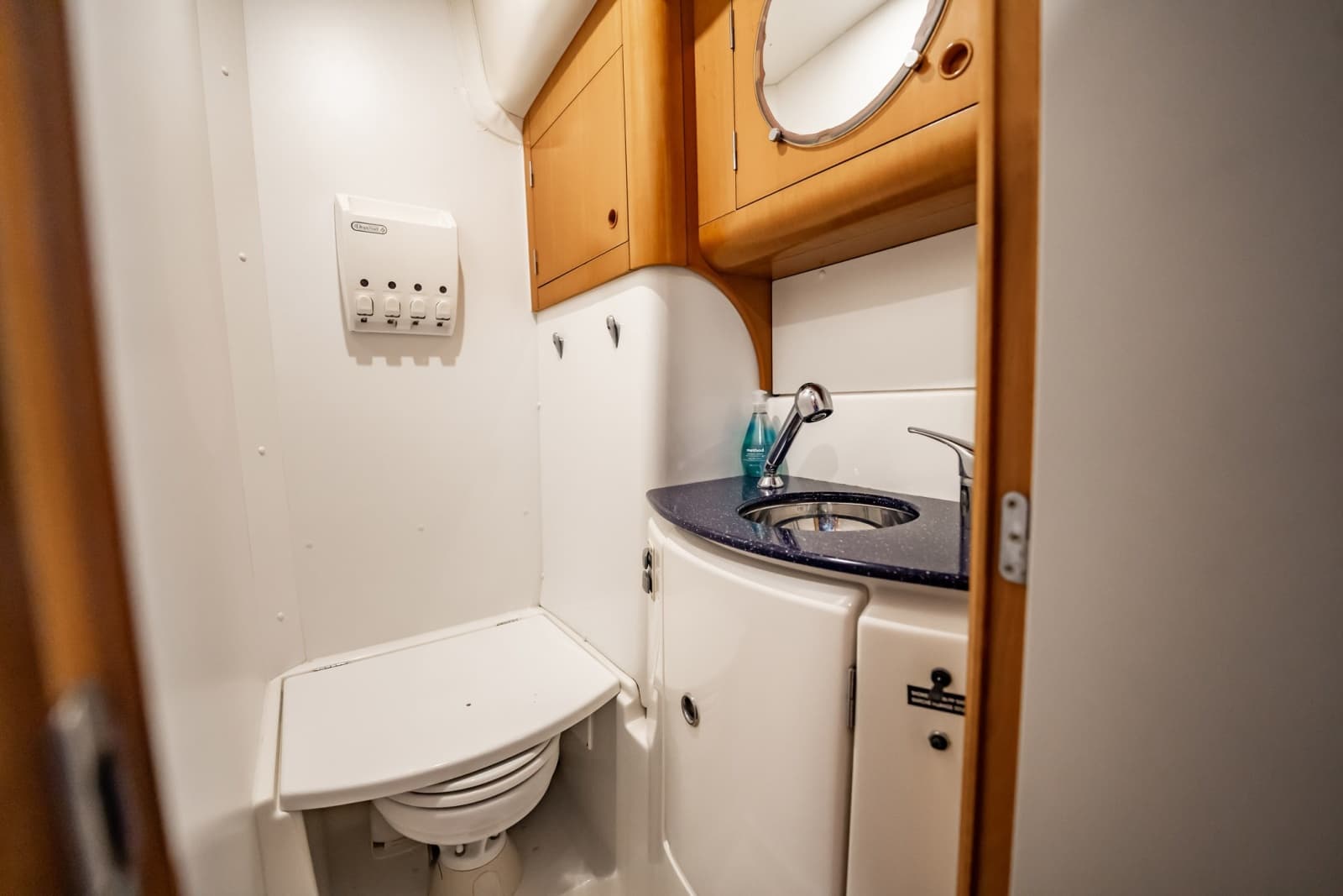 2005 Lagoon Power 43 - Photo 45