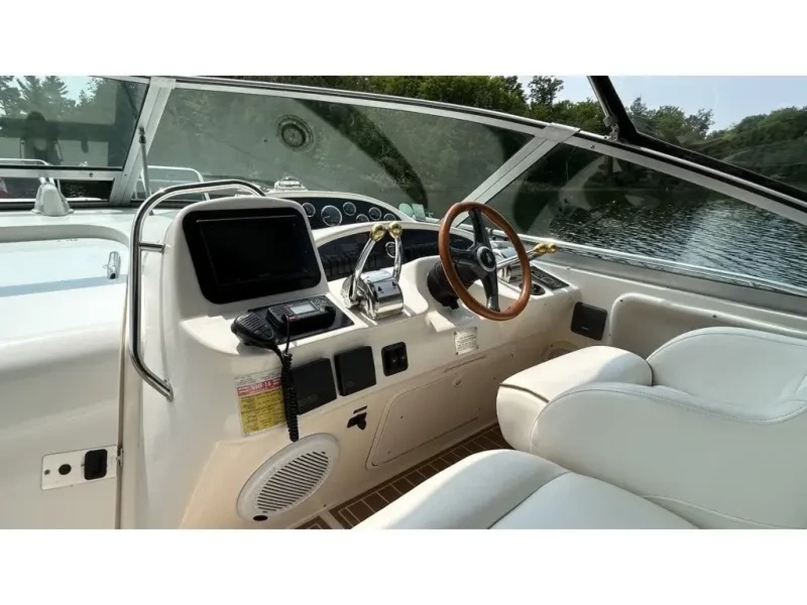 1999 Sea Ray Sundancer 340 - Photo 6