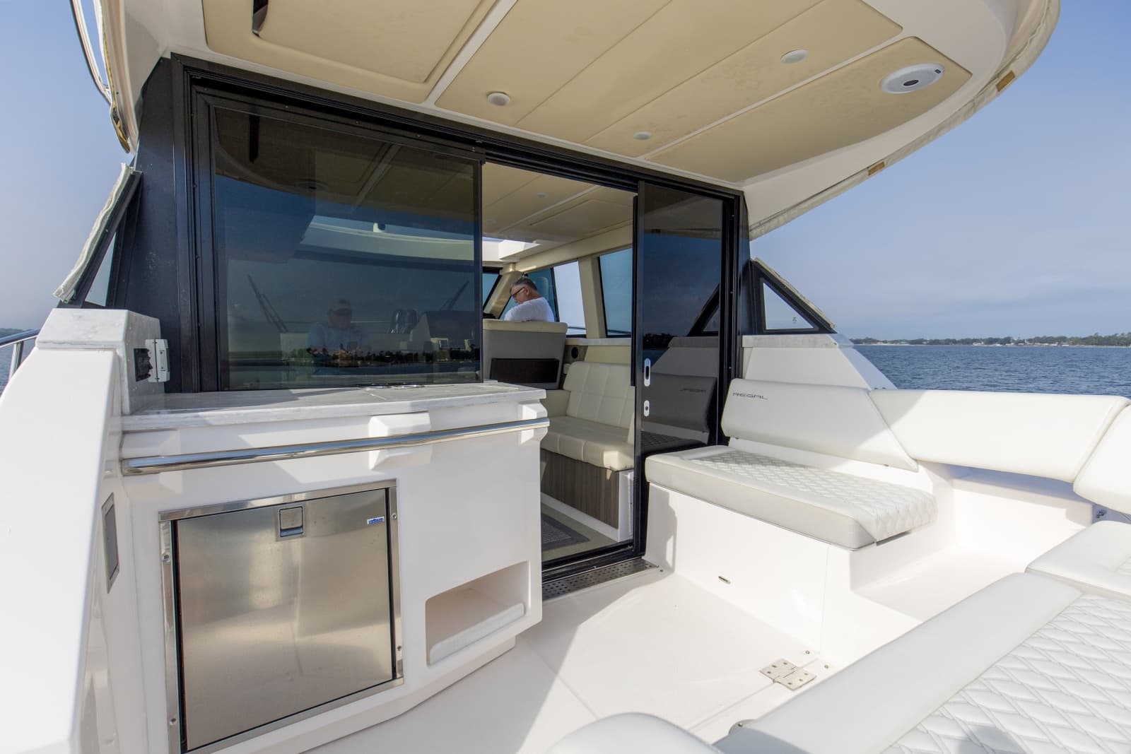 2020 Regal 38 XO - Photo 15