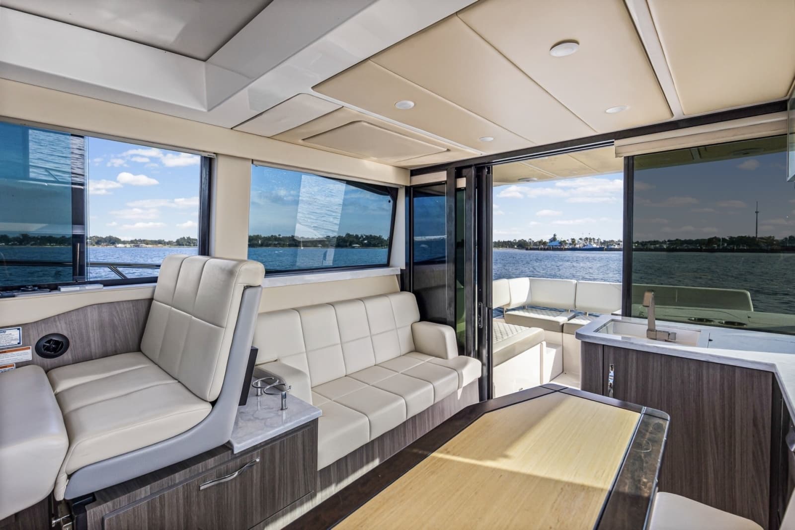 2020 Regal 38 XO - Photo 14
