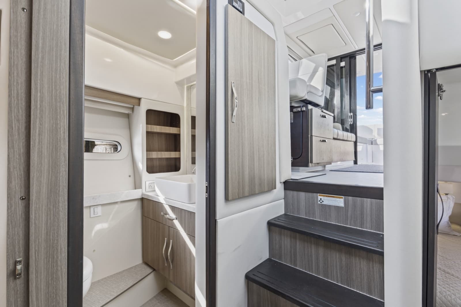 2020 Regal 38 XO - Photo 29
