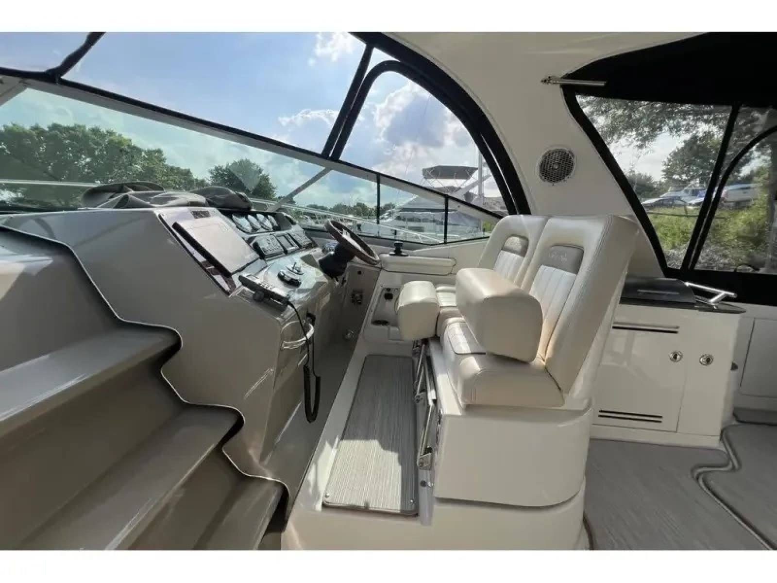 2012 Sea Ray 370 SUNDANCER - Photo 10