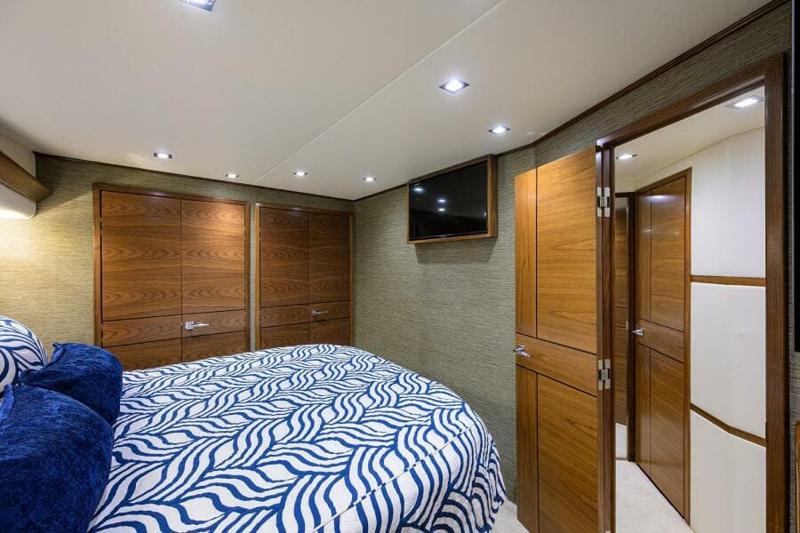 2023 Viking 64 Convertible - Photo 18