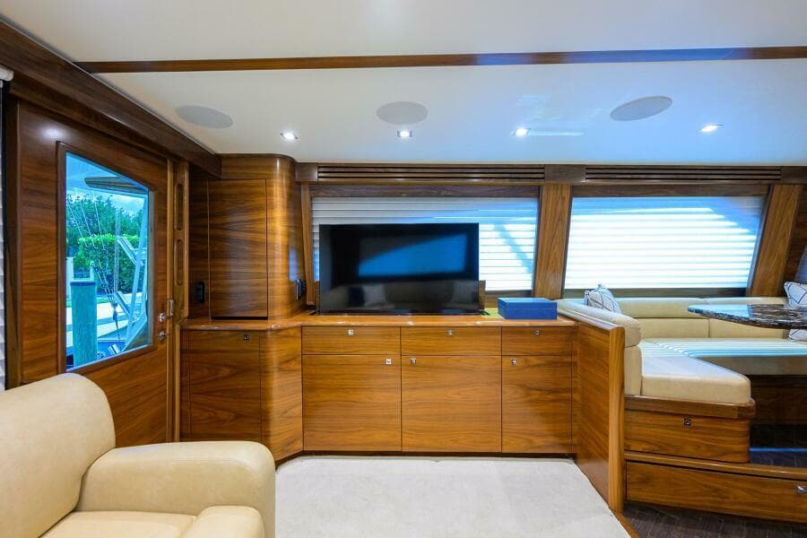 2023 Viking 64 Convertible - Photo 7