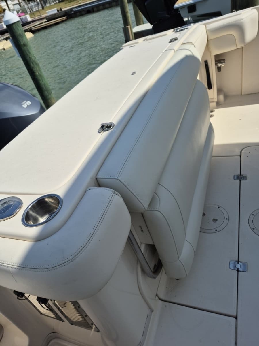 2018 Grady-White 330 Express - Photo 17