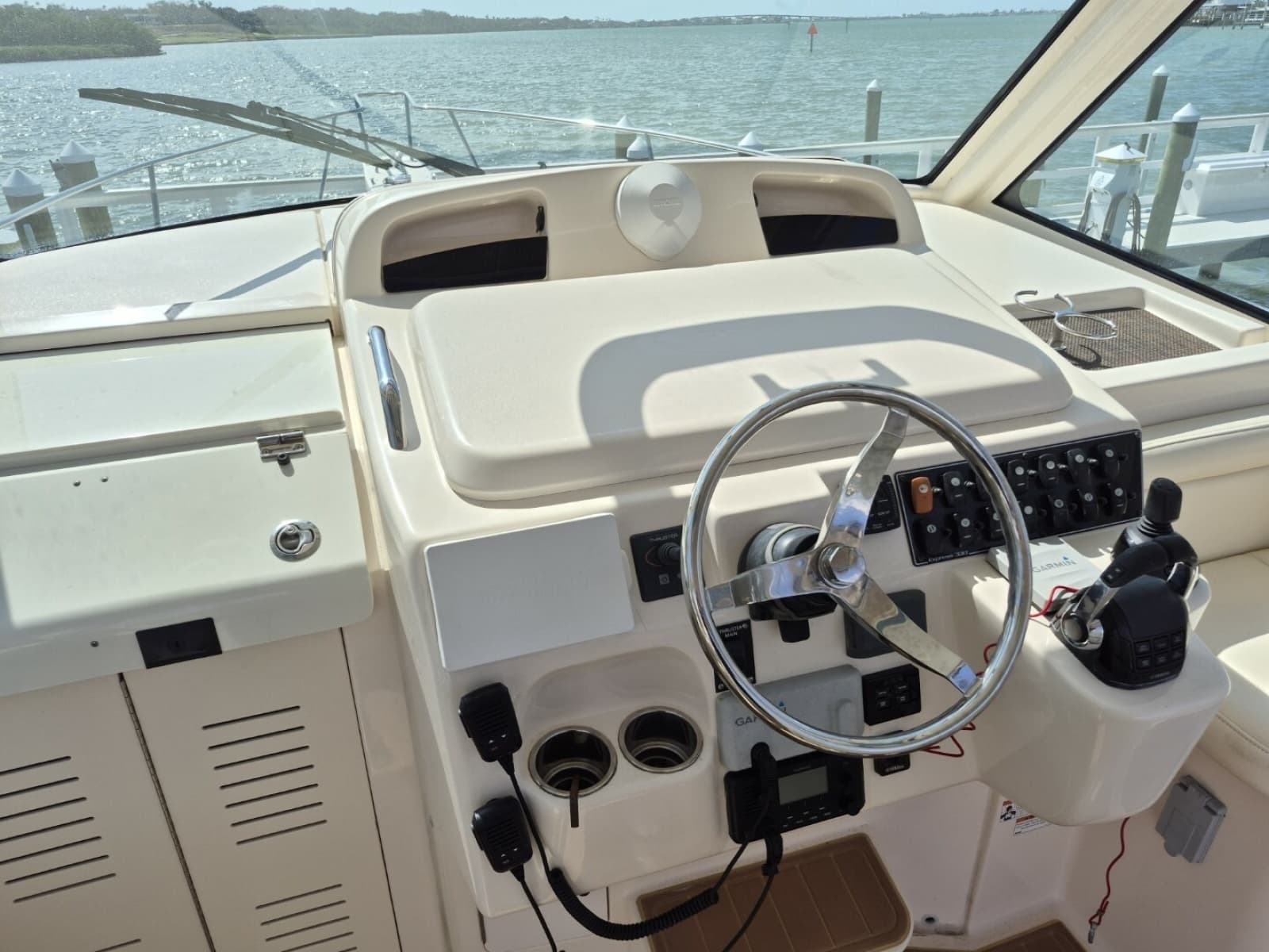 2018 Grady-White 330 Express - Photo 10