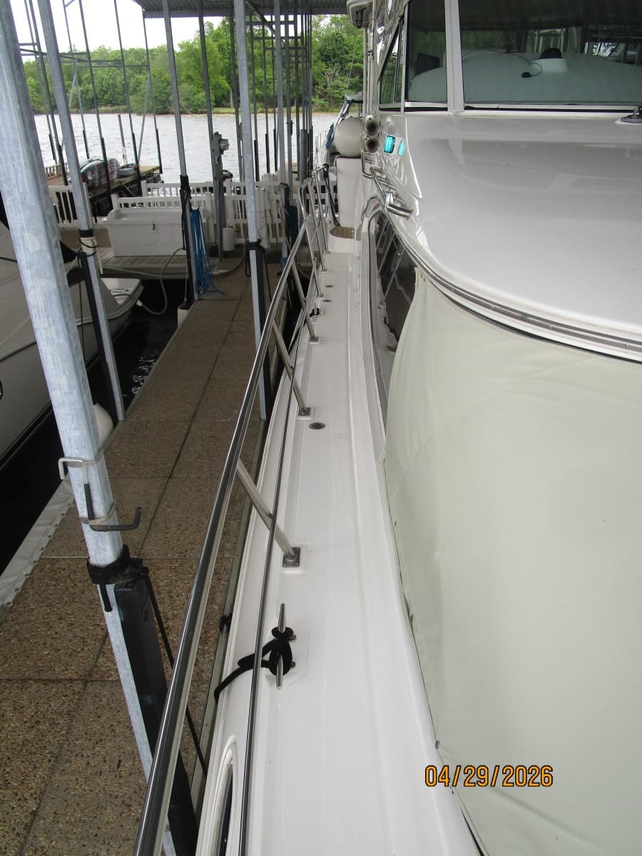 2000 Cruisers Yachts 4450 - Photo 13