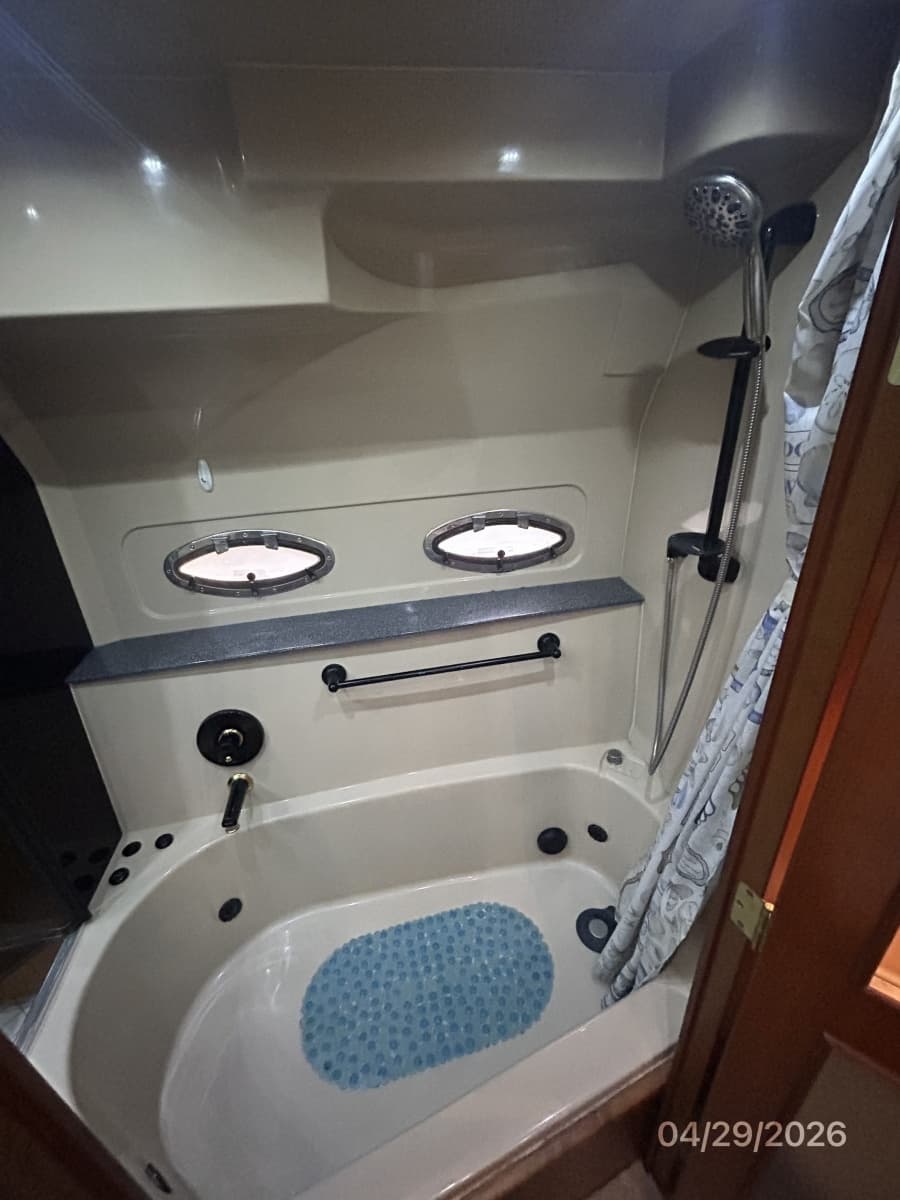 2000 Cruisers Yachts 4450 - Photo 48
