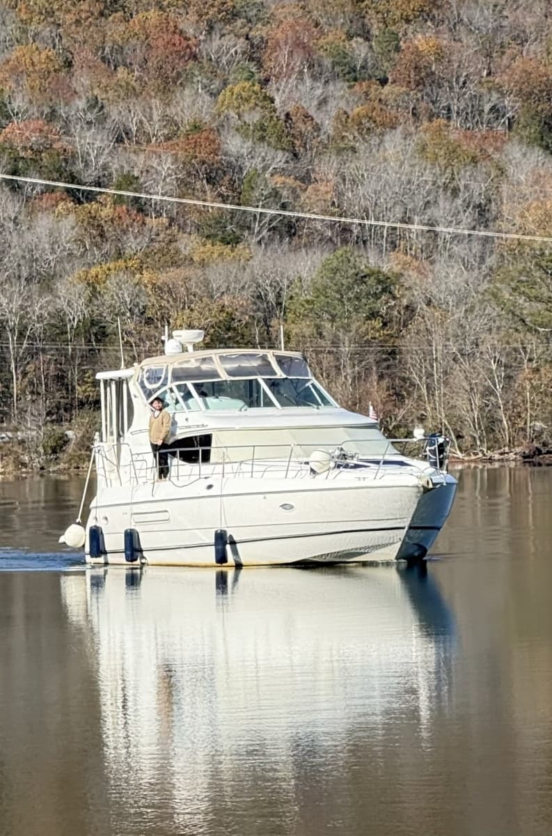 2000 Cruisers Yachts 4450 - Photo 1