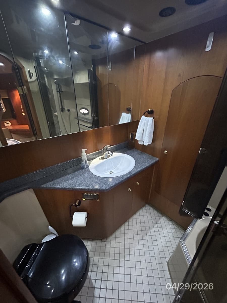 2000 Cruisers Yachts 4450 - Photo 46