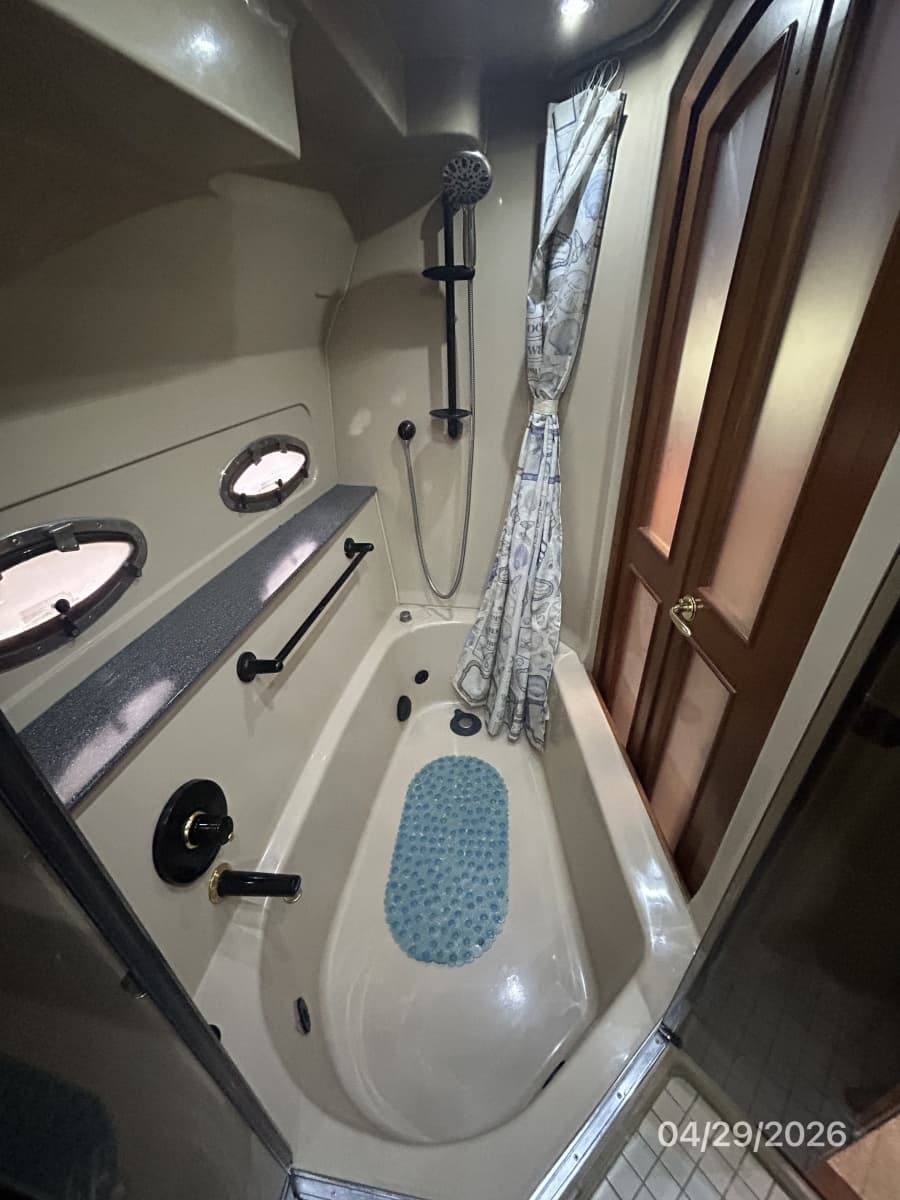 2000 Cruisers Yachts 4450 - Photo 47