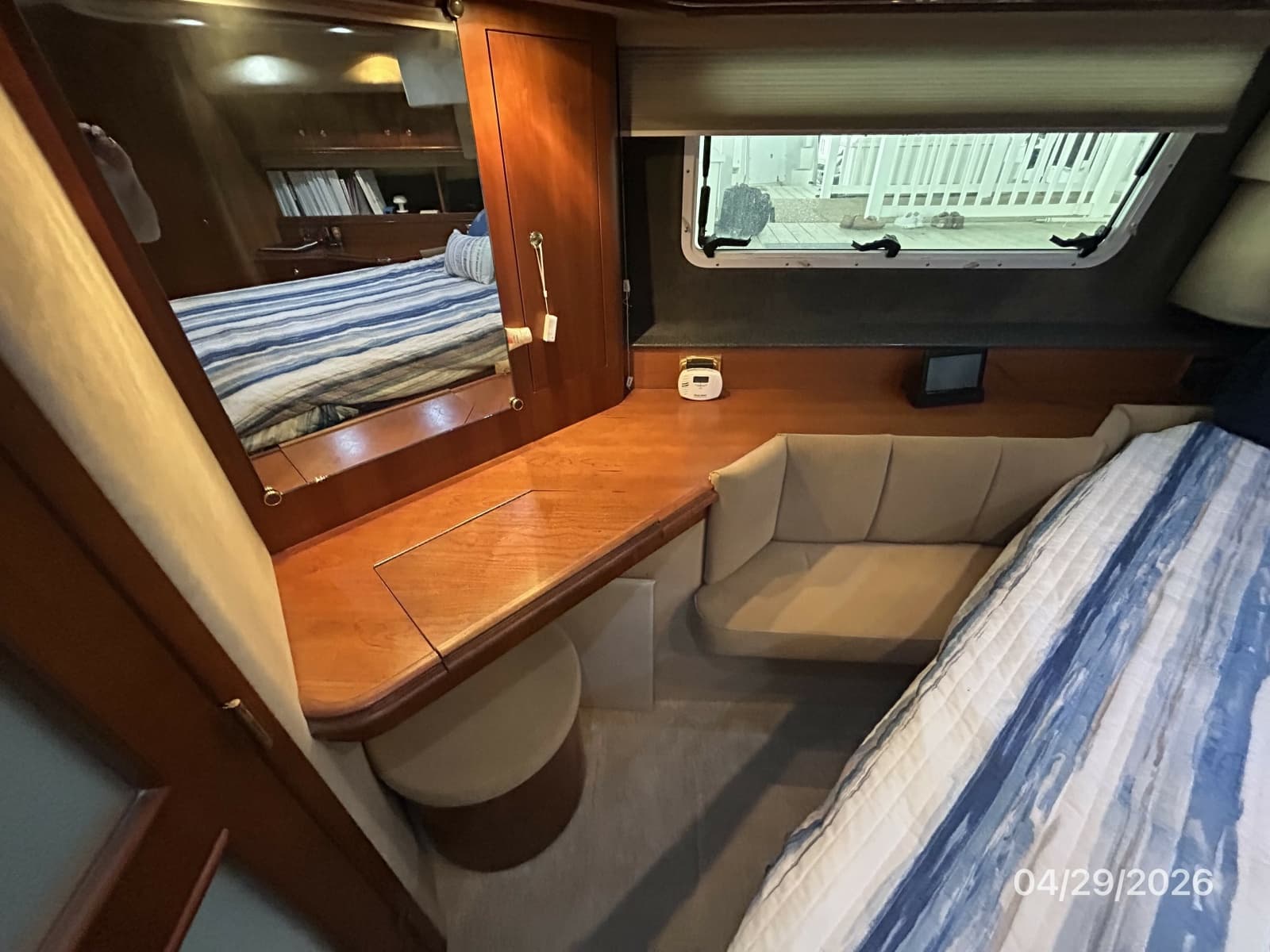 2000 Cruisers Yachts 4450 - Photo 45