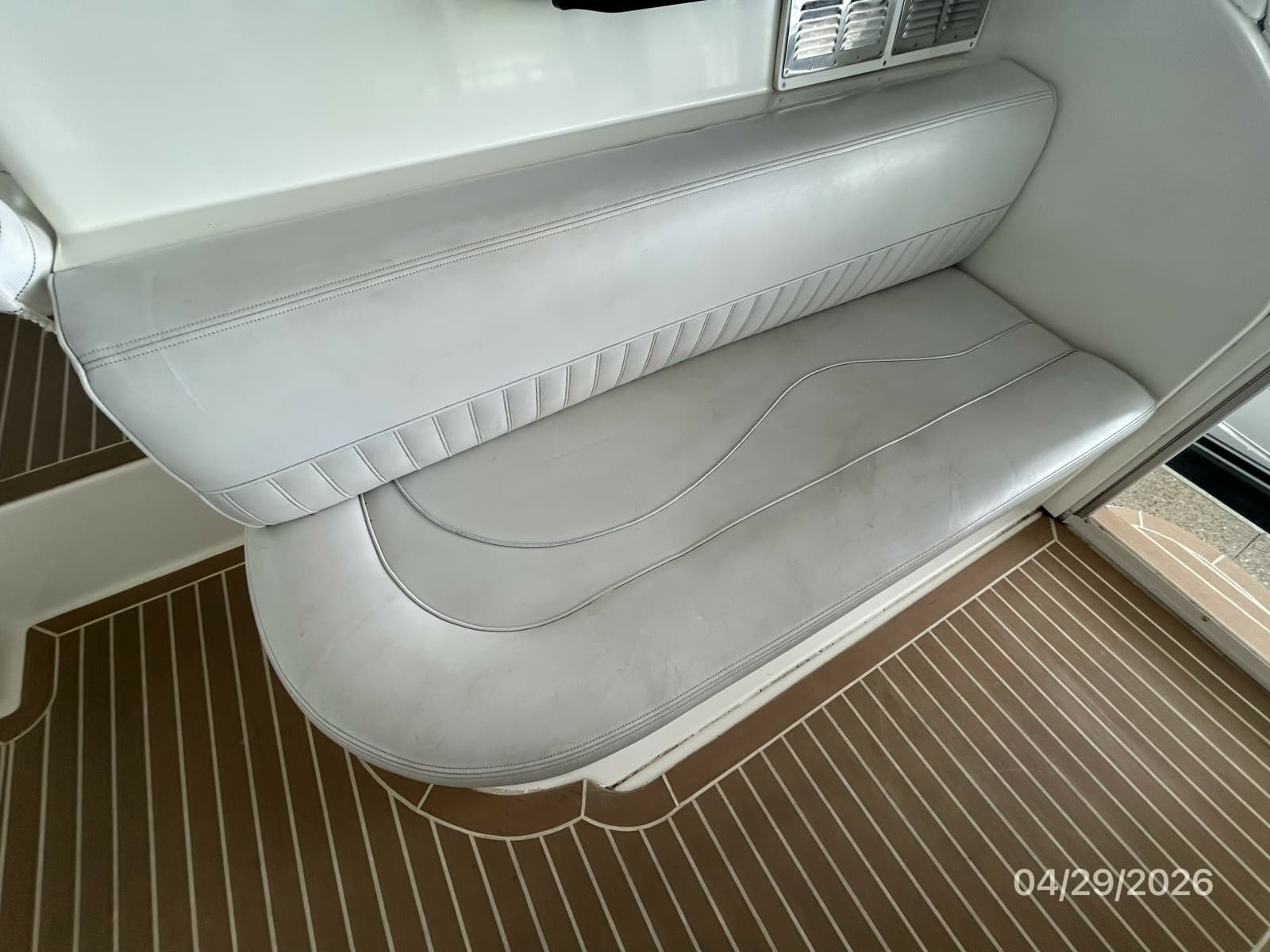 2000 Cruisers Yachts 4450 - Photo 28