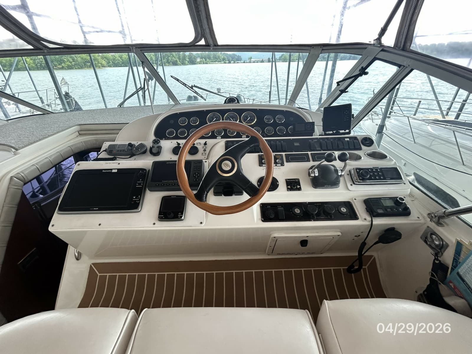 2000 Cruisers Yachts 4450 - Photo 21