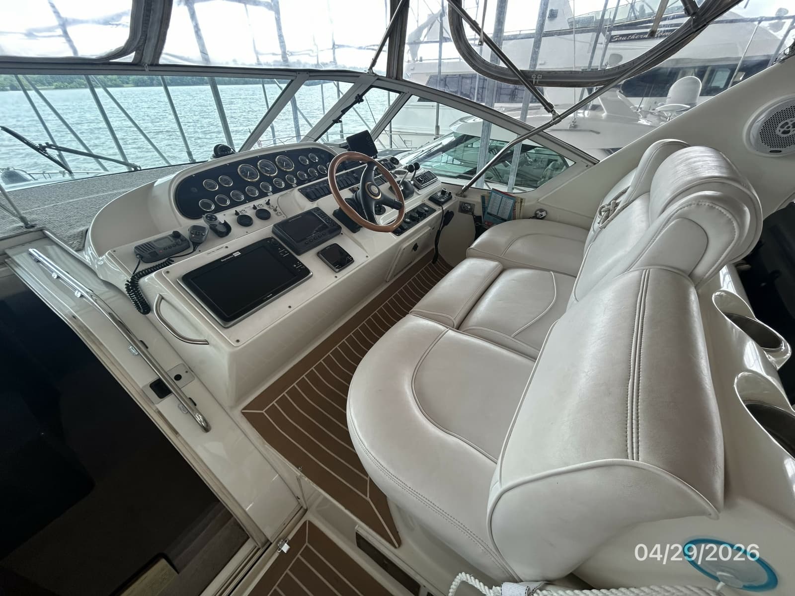 2000 Cruisers Yachts 4450 - Photo 20