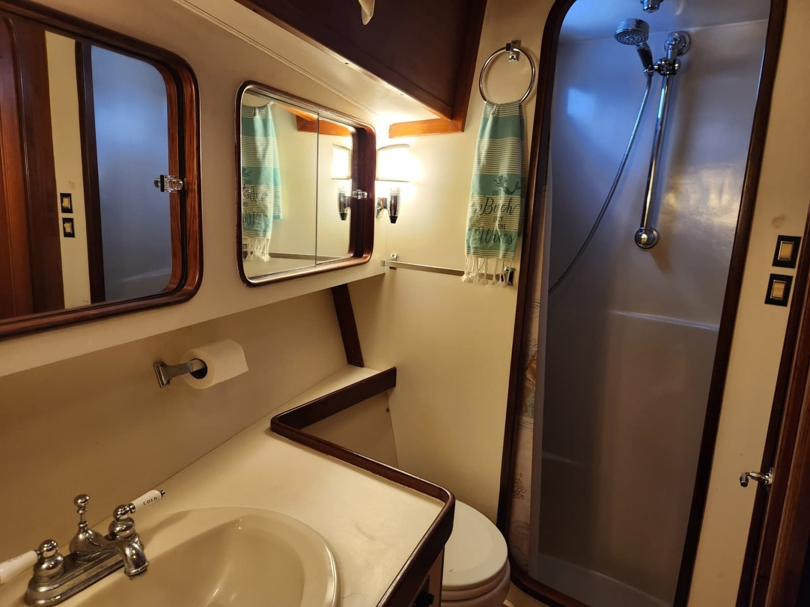 1980 Gulfstar 44 Motor Cruiser - Photo 23