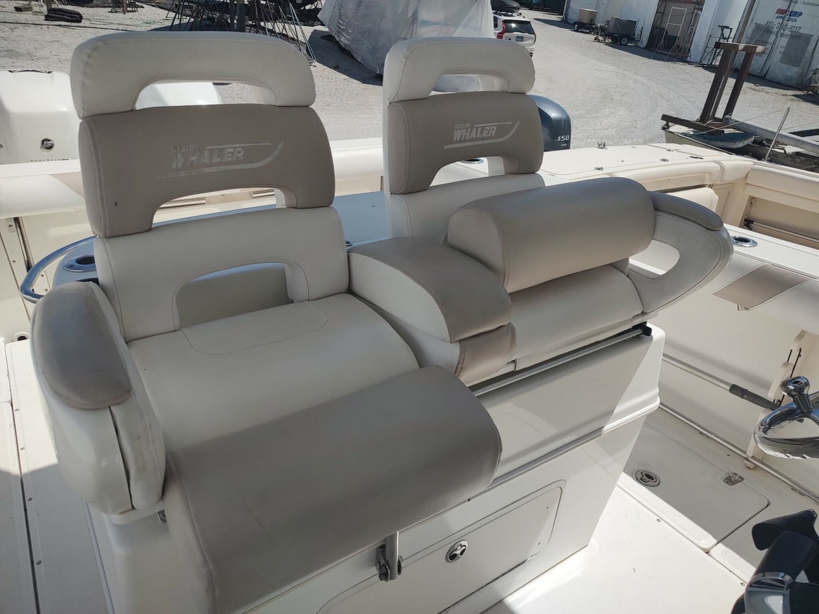 2006 Boston Whaler 320 Outrage - Photo 28