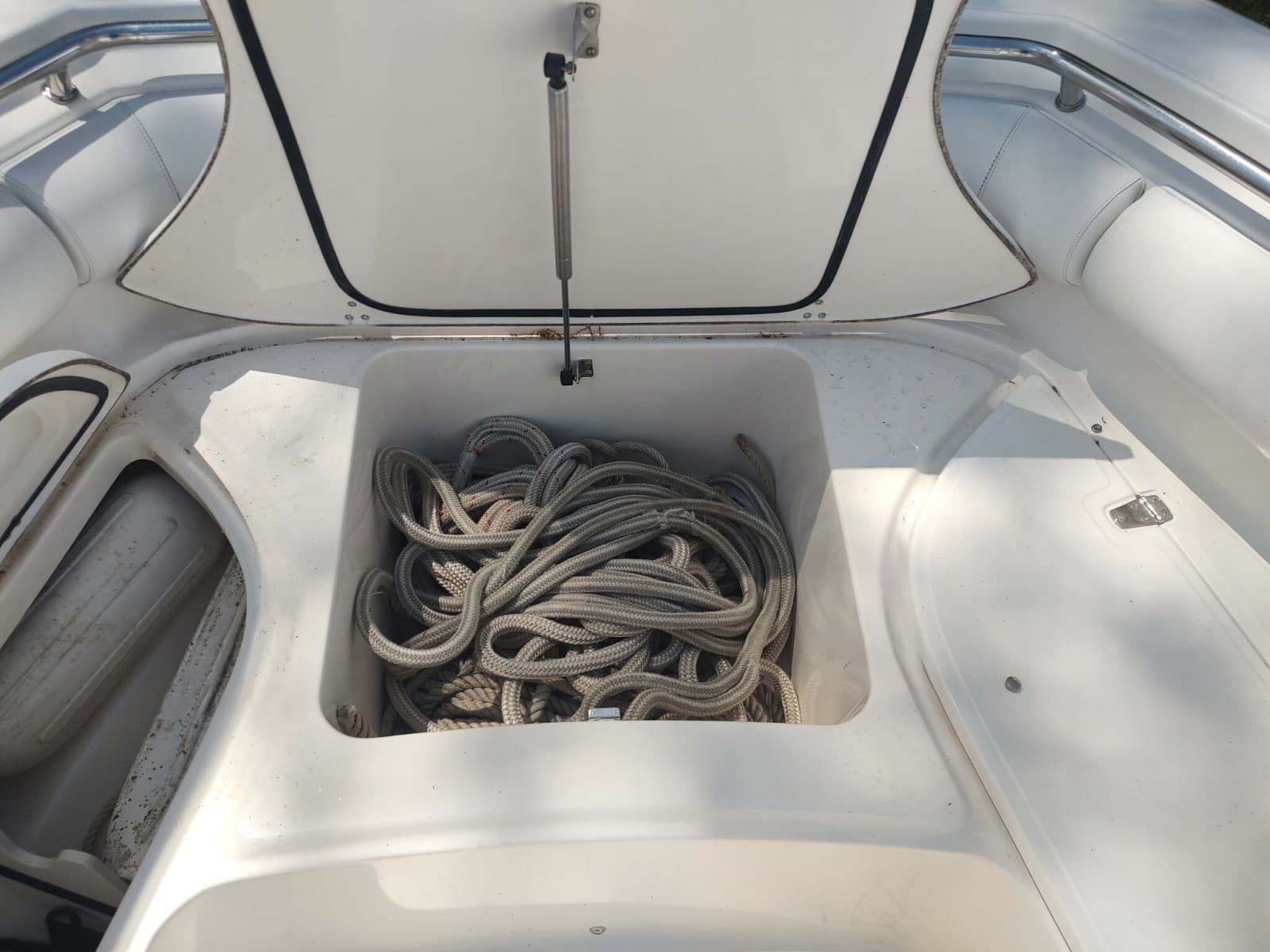 2006 Boston Whaler 320 Outrage - Photo 32