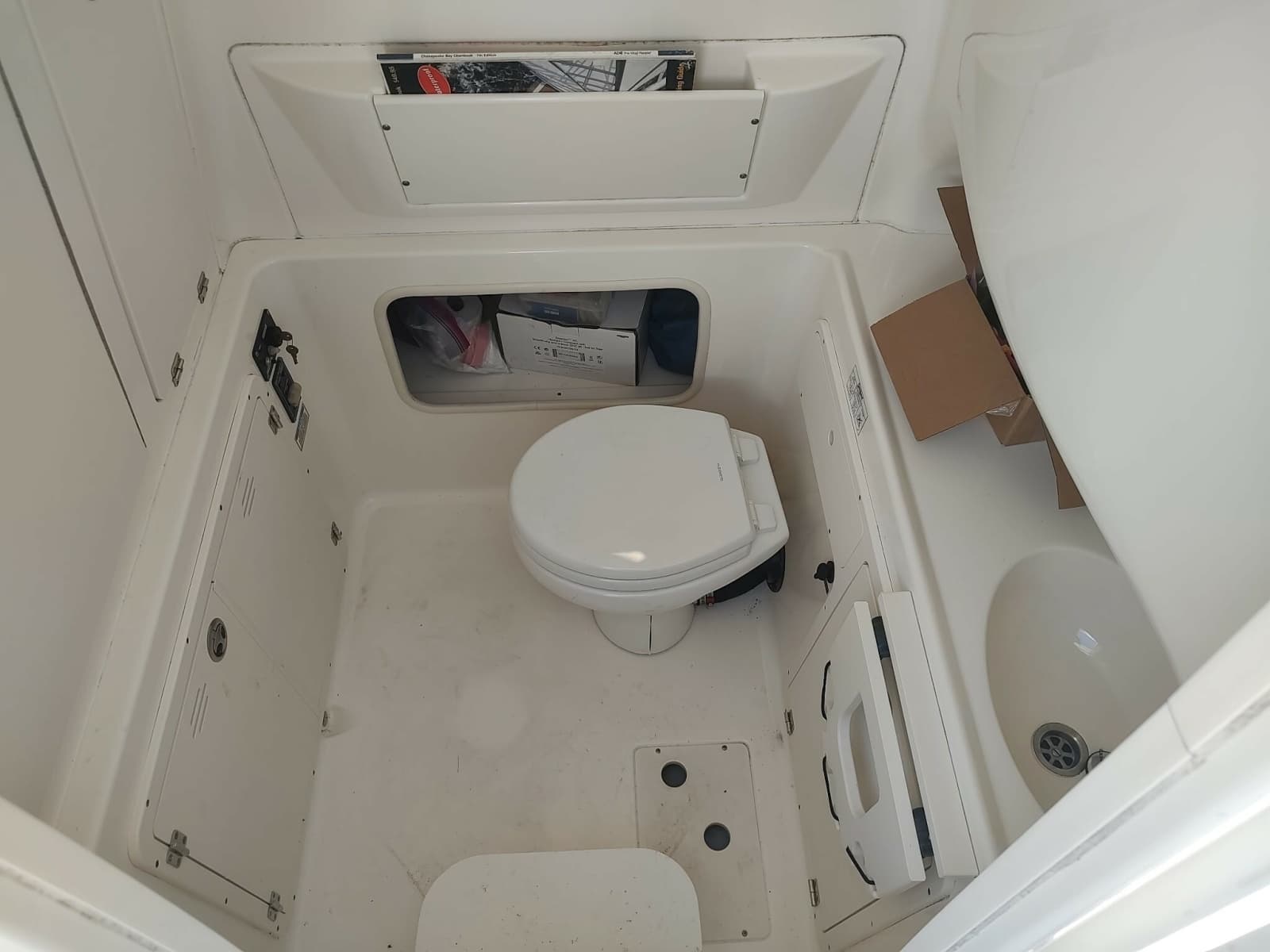 2006 Boston Whaler 320 Outrage - Photo 39