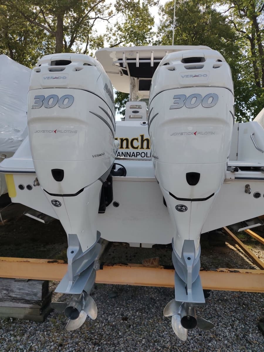 2006 Boston Whaler 320 Outrage - Photo 6