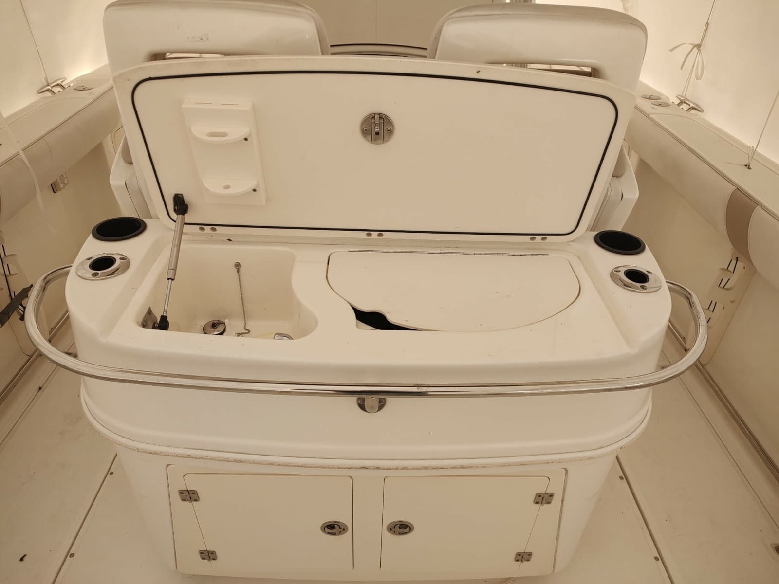2006 Boston Whaler 320 Outrage - Photo 11