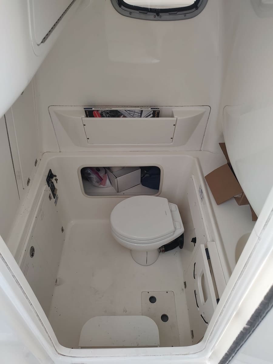 2006 Boston Whaler 320 Outrage - Photo 18
