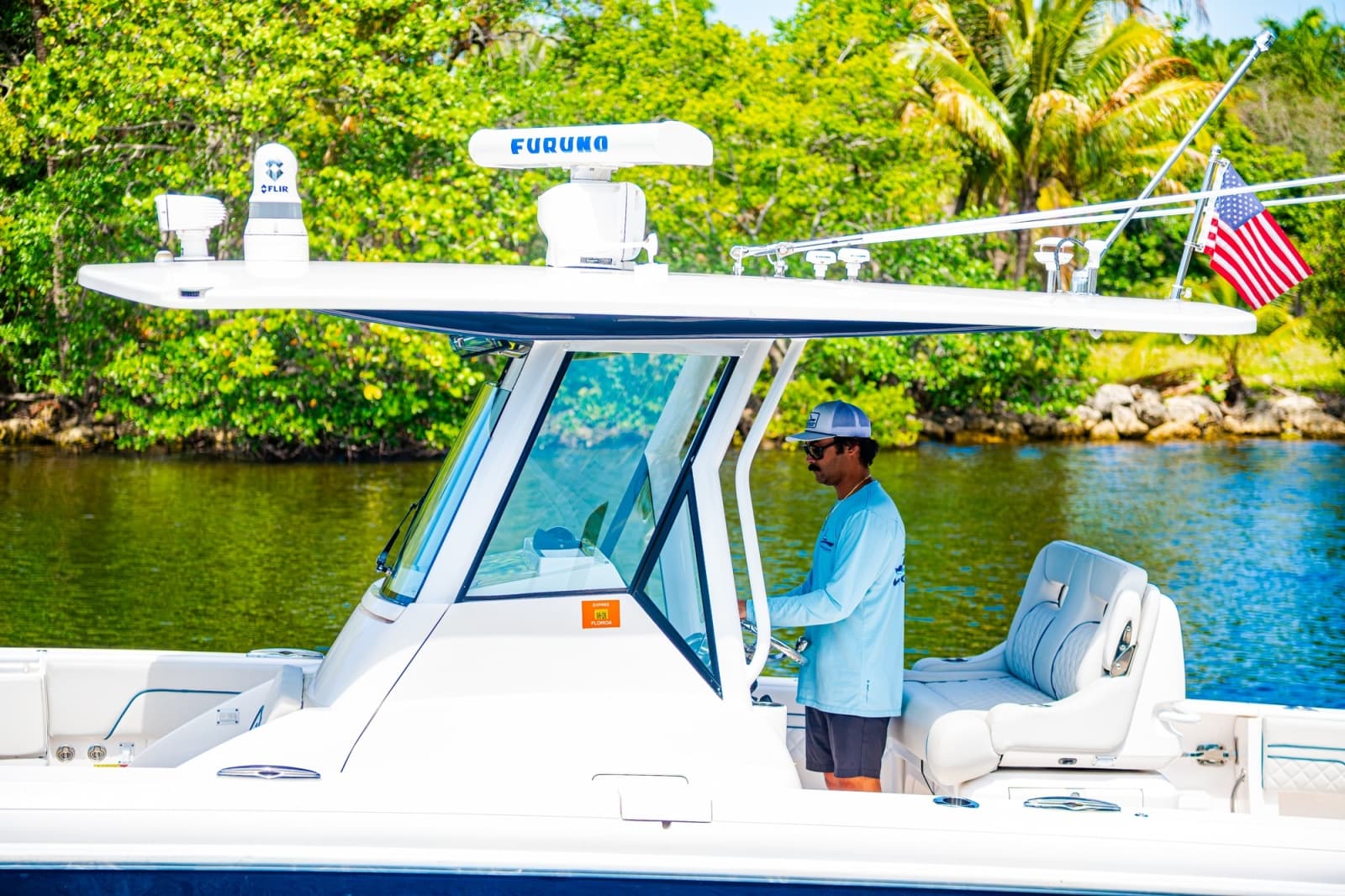 2018 Intrepid 327 - Photo 42