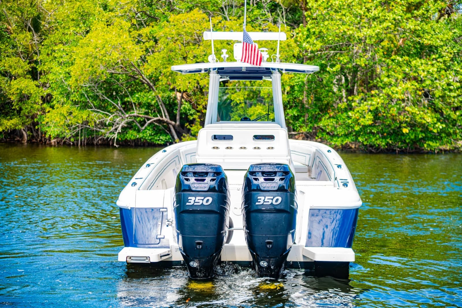 2018 Intrepid 327 - Photo 6