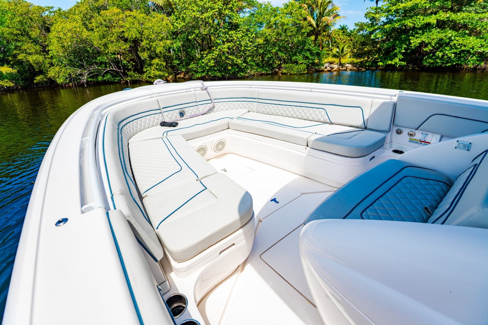 2018 Intrepid 327 - Photo 19