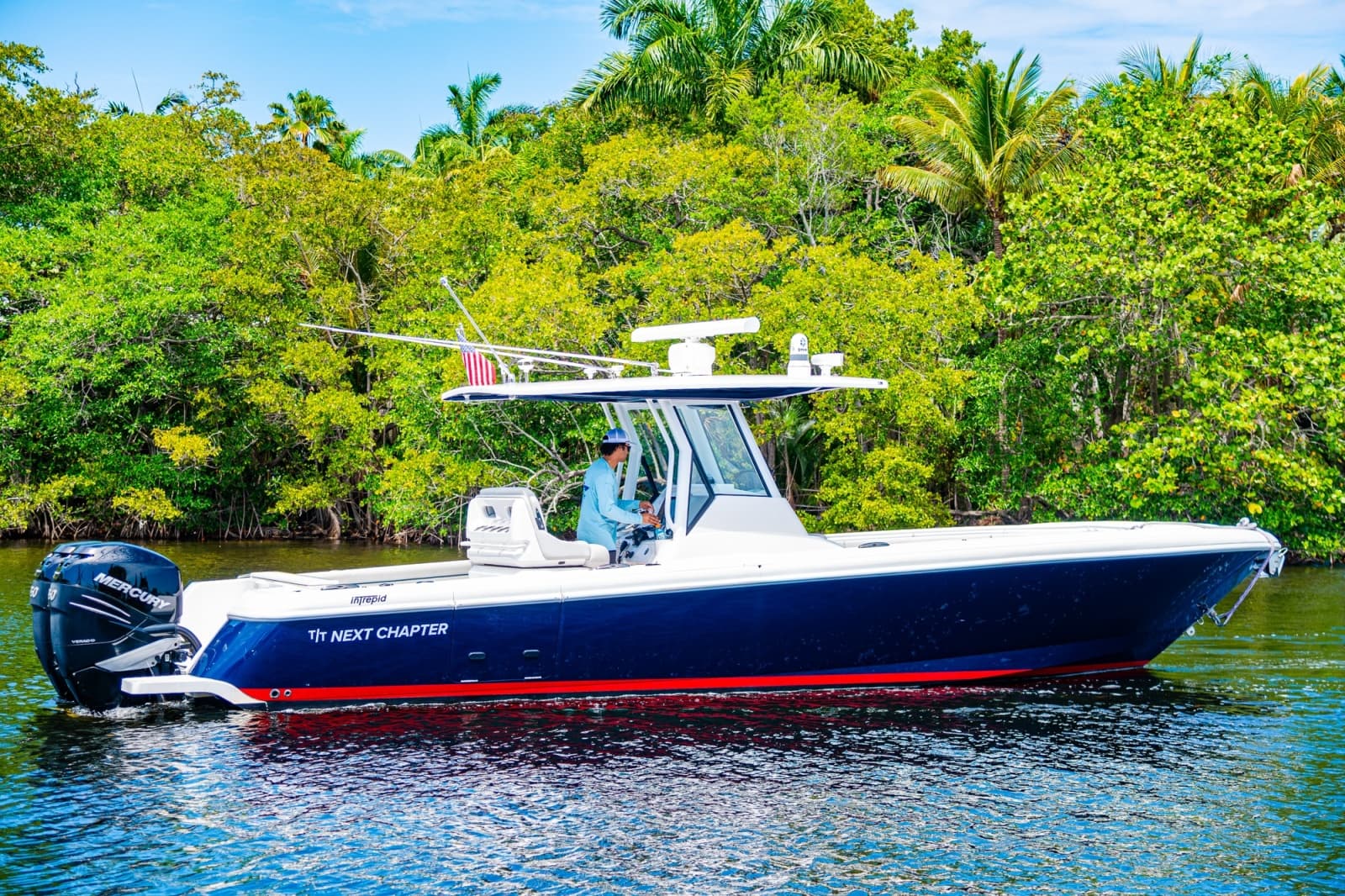 2018 Intrepid 327 - Photo 4