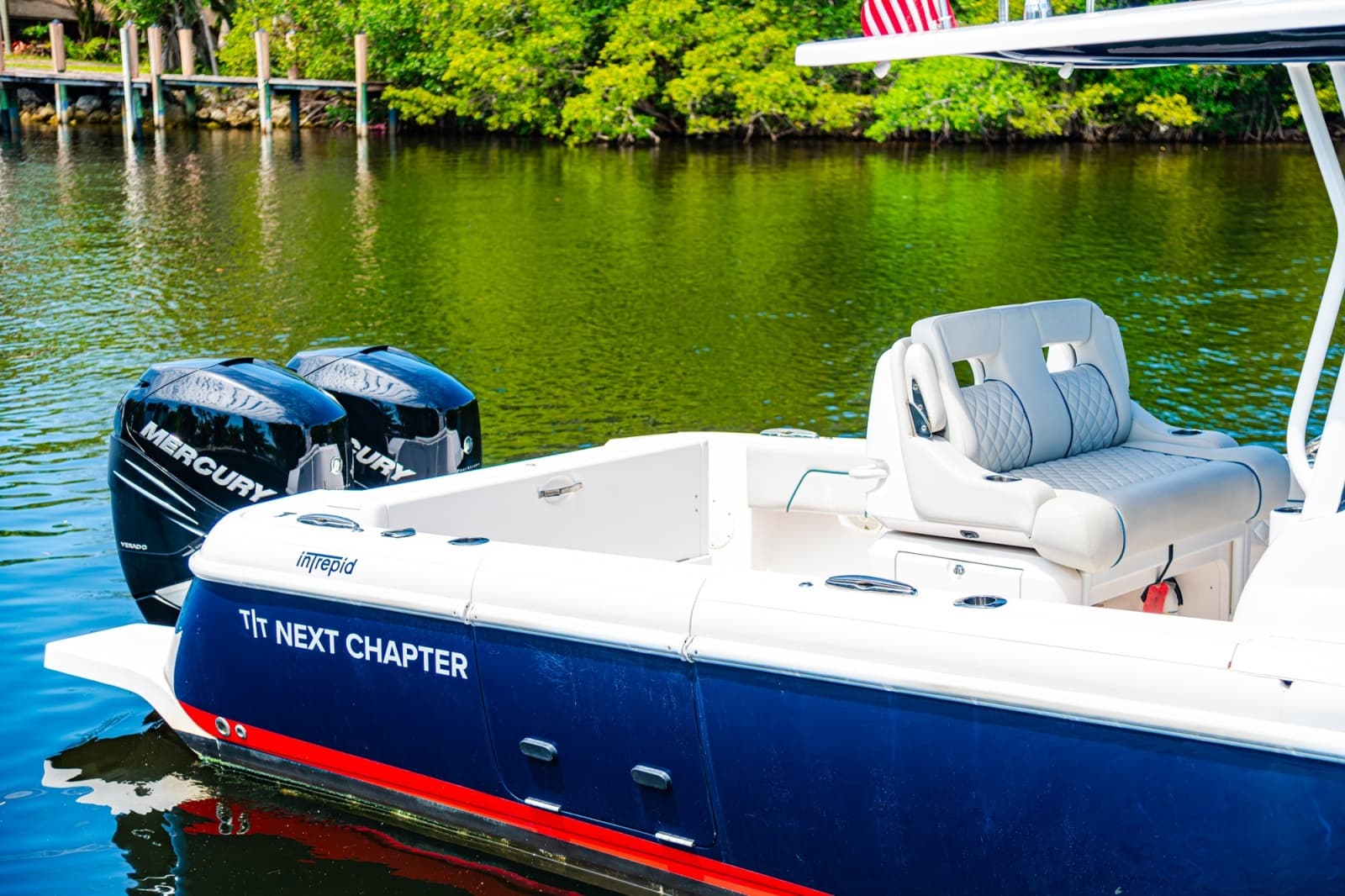 2018 Intrepid 327 - Photo 40