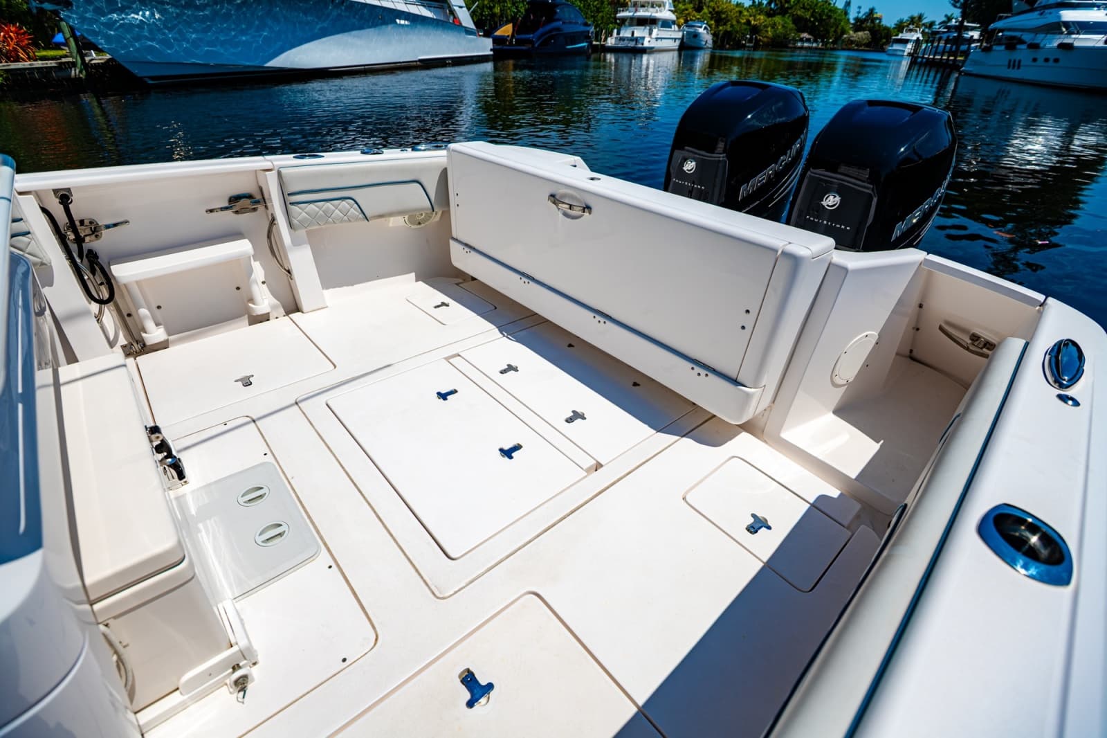 2018 Intrepid 327 - Photo 30
