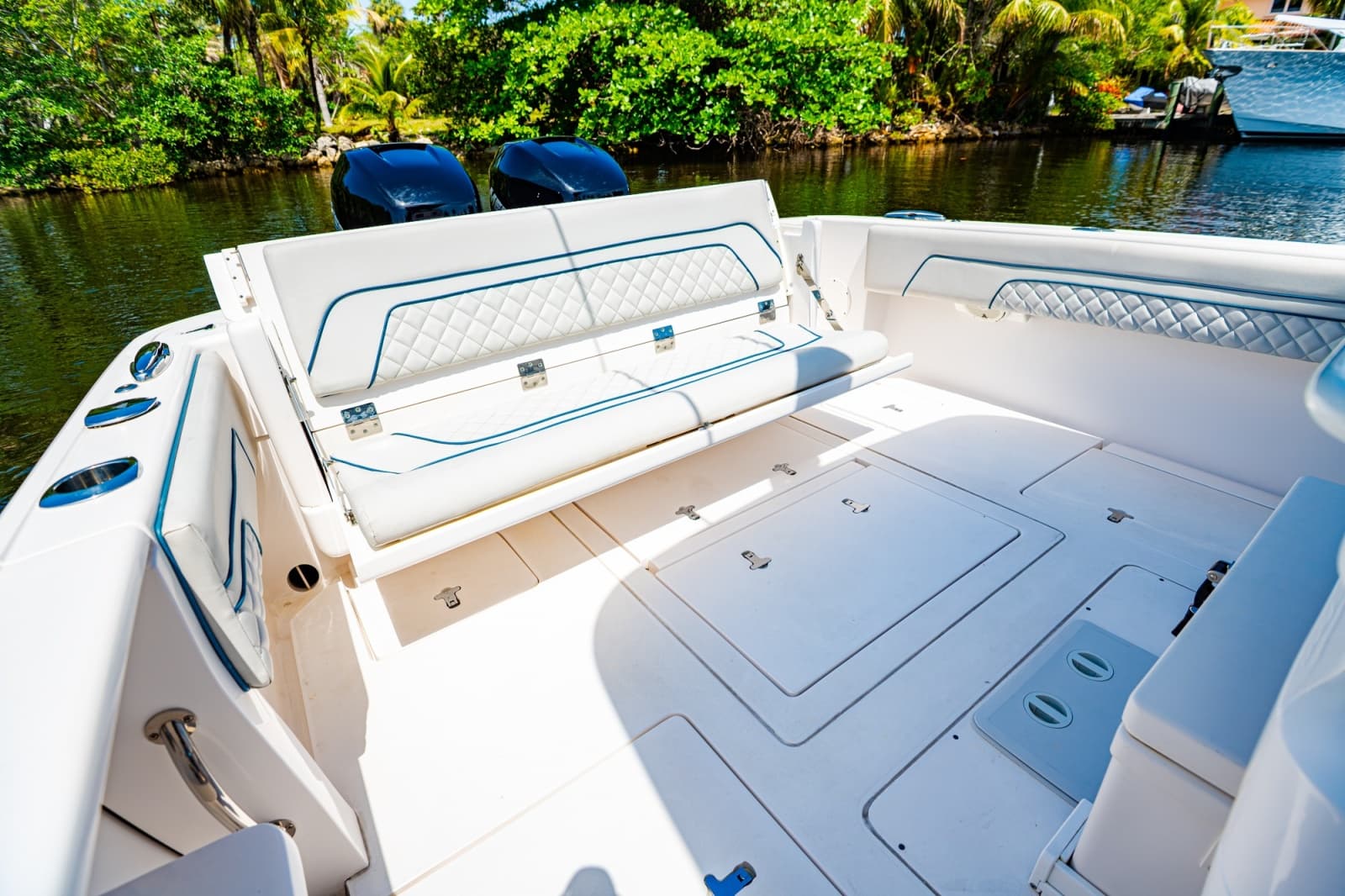 2018 Intrepid 327 - Photo 35