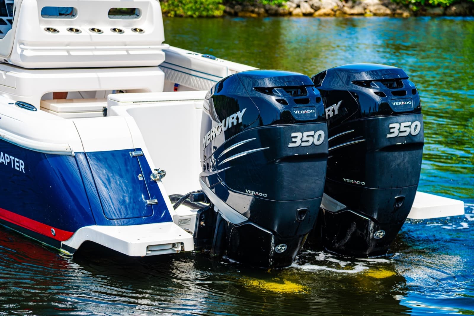 2018 Intrepid 327 - Photo 38